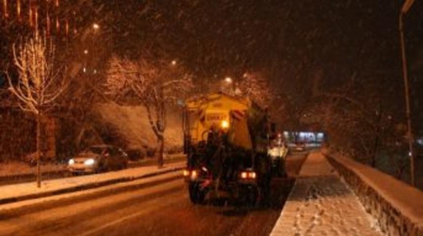 Karla Gece G&uuml;nd&uuml;z Kesintisiz M&uuml;cadele