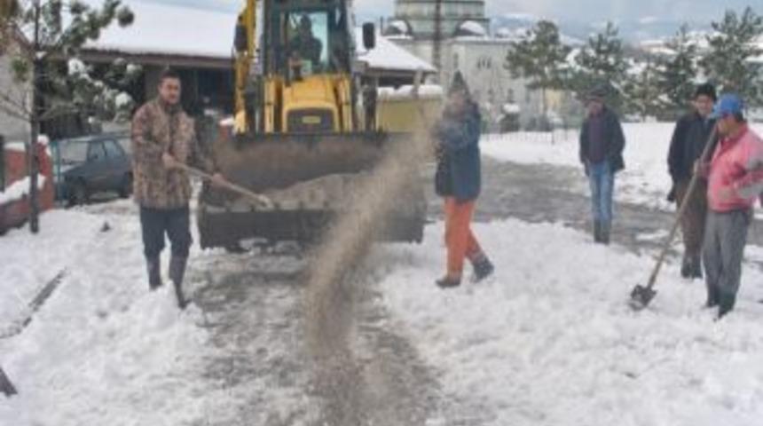 Nebioğlunda Kar &Ccedil;alışmaları