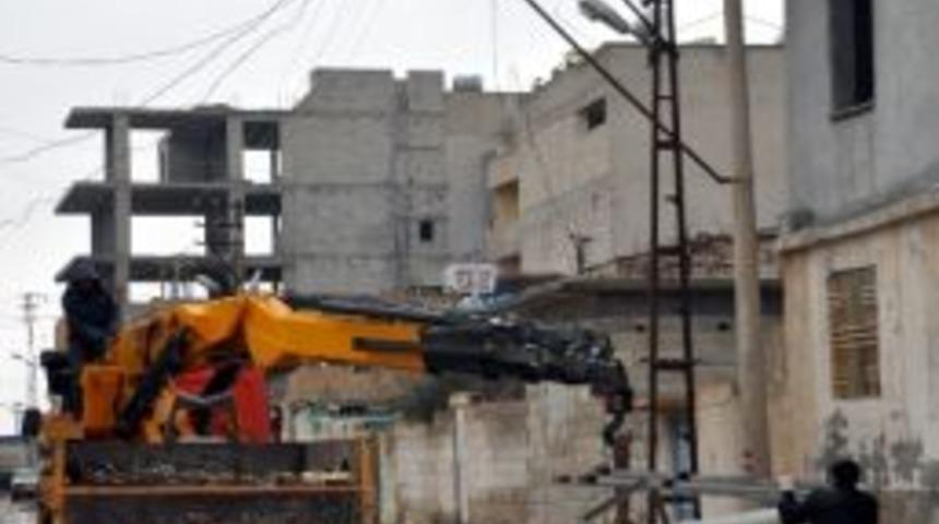 Ak&ccedil;akale'de Eski Elektrik Hatları Yenileniyor