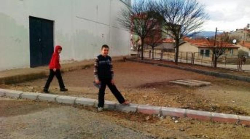 Cumhuriyet Ortaokulu'nda &Ccedil;evre D&uuml;zenlemesi