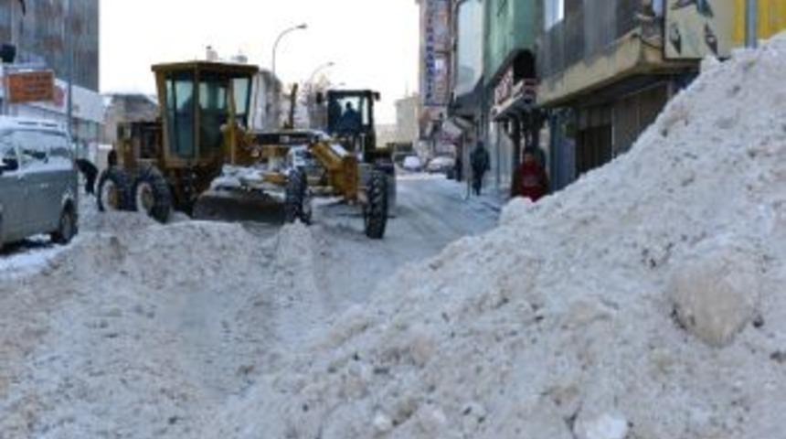 &Uuml;&ccedil; Vardiya, 24 Saat Karla M&uuml;cadele