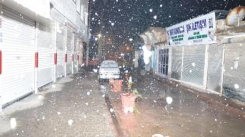 Viranşehir&rsquo;de Mevsimin İlk Karı Yağdı