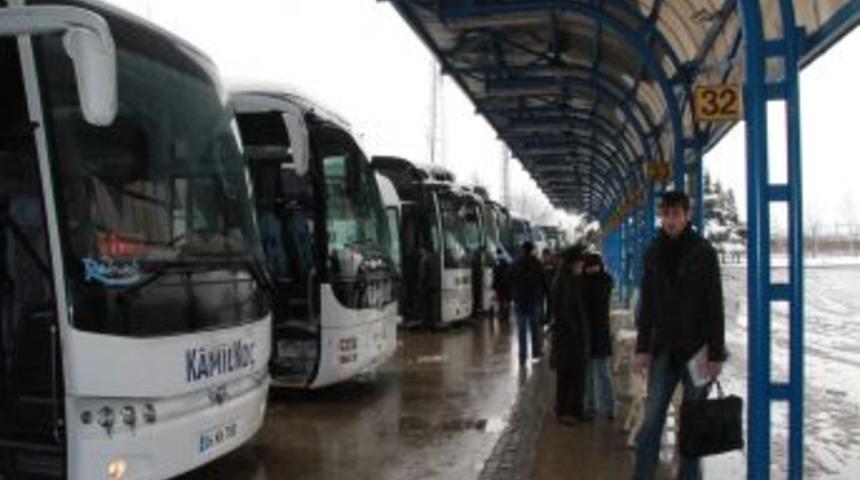 Kar Yolları Kapattı, Otob&uuml;s Seferleri 3&rsquo;den 1&rsquo;e D&uuml;şt&uuml;