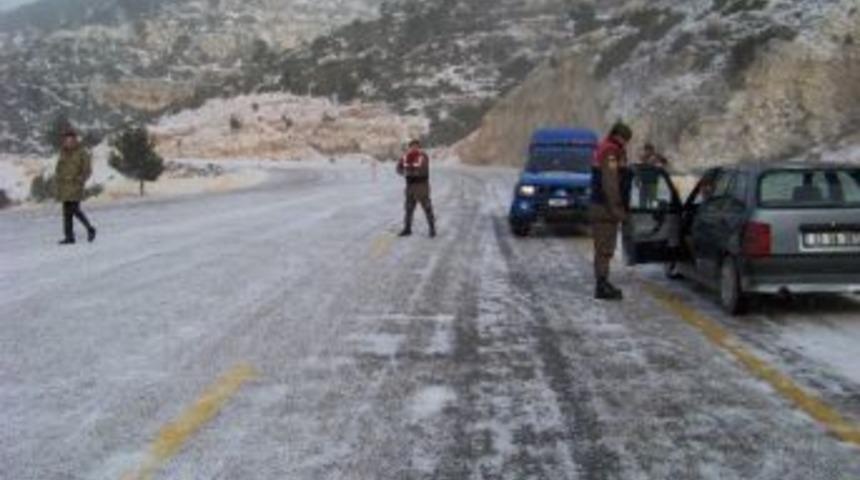 Mut-karaman Yolu Trafiğe Kapandı