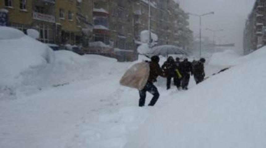 Hakkari&rsquo;de Son 20 Yılın En B&uuml;y&uuml;k Karı Yağdı