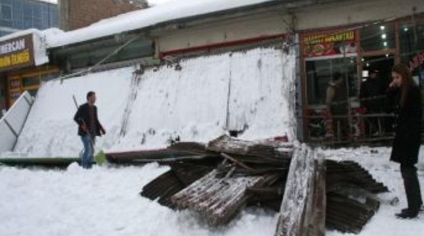 Kar Yağışı &Ccedil;atıları &Ccedil;&ouml;kertti