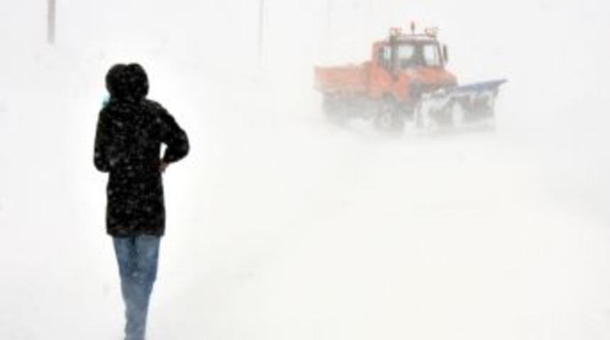 Van&rsquo;da Kar Yağışı Ve Fırtına