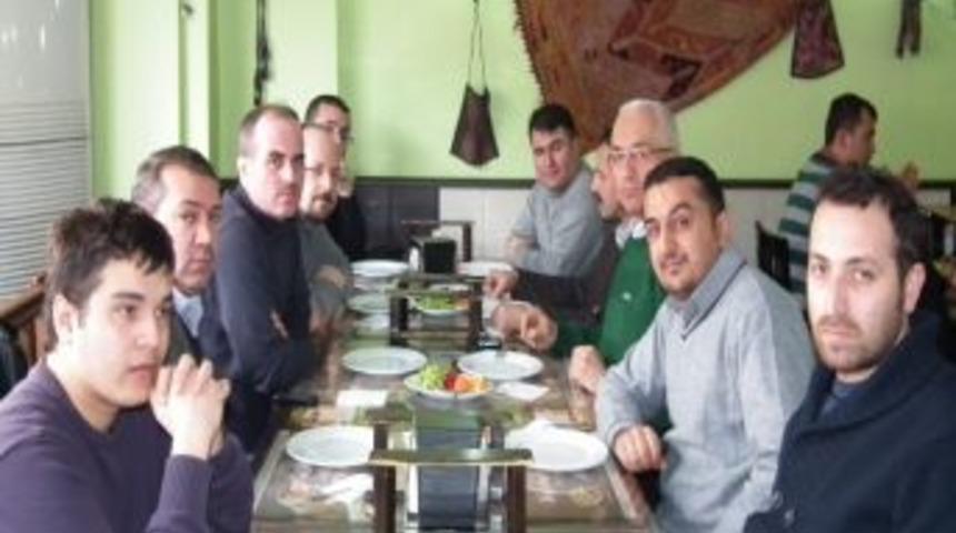 Gazete Sahipleri &ldquo;buluşma Yemeği&rdquo; Etkinliğinde Bir Araya Geldi