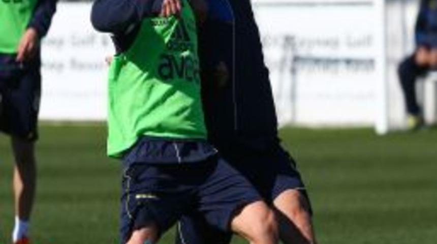 Fenerbah&ccedil;e, Sabah Saatlerinde Yaptığı Antrenmanla Hazırlıklarını S&uuml;rd&uuml;rd&uuml;