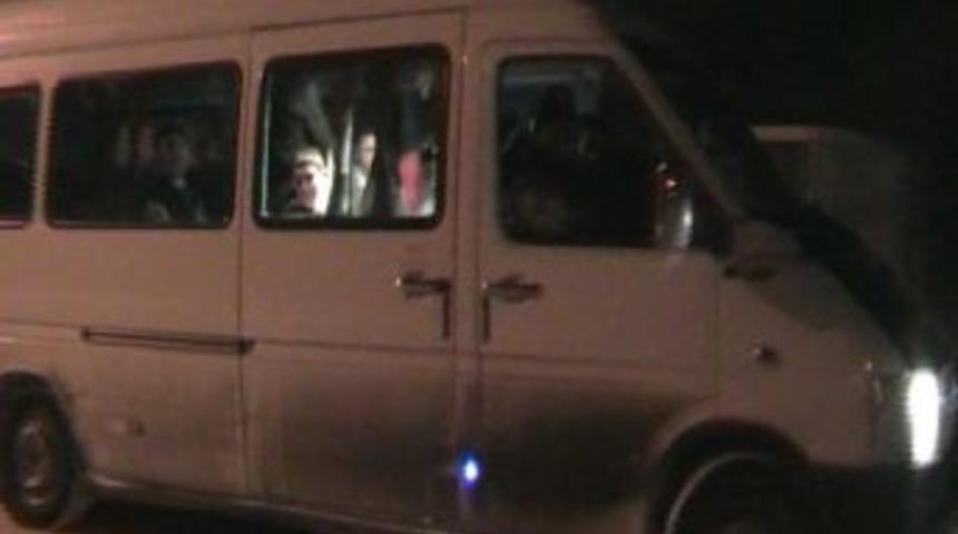 Okul Servisi Tipide Mahsur Kaldı