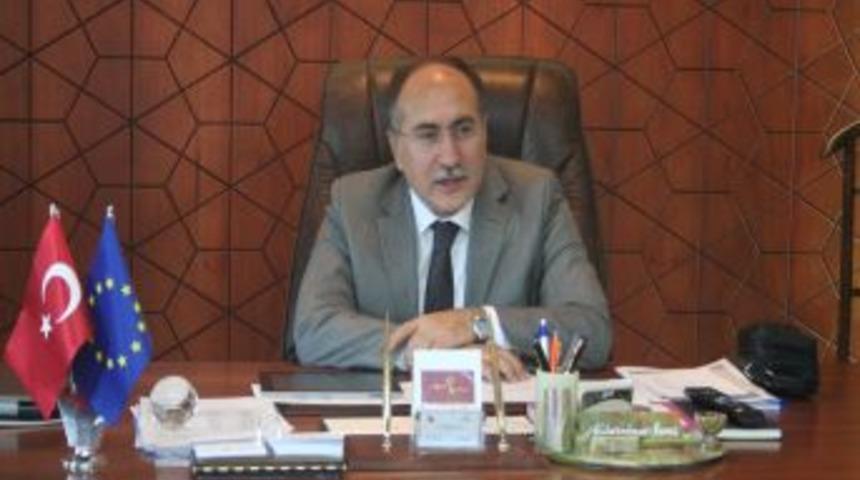 Vali Savaş: Basının &Ouml;nemli Misyonu Var