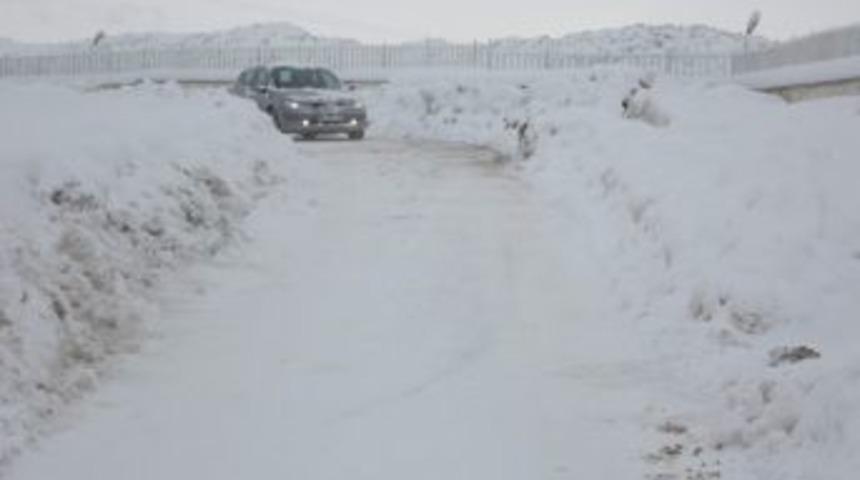 Sincik'te Bir&ccedil;ok K&ouml;y Ulaşıma Kapandı