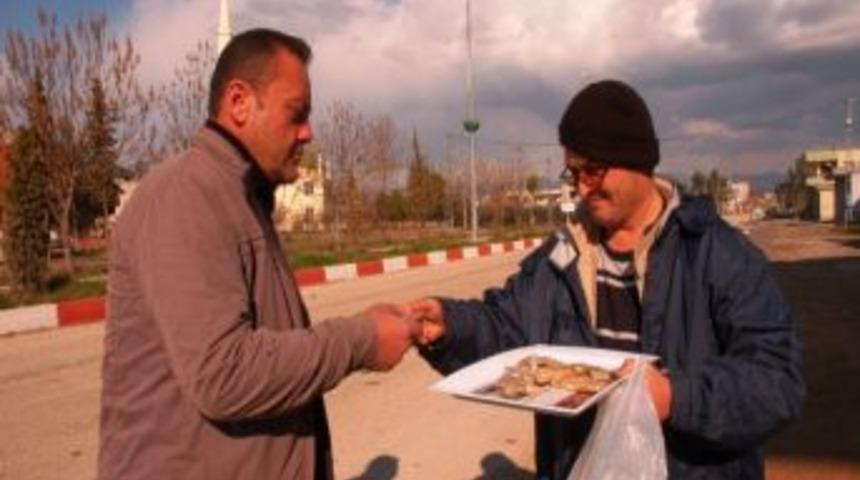 Fıstık Ezmesi Satarak Ameliyat Parası Topluyor