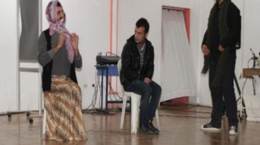 Mahkum Kadınlara Tiyatro G&ouml;sterimi