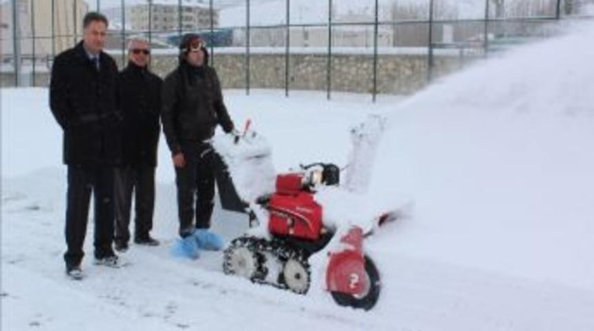 Bayburt'ta Karla Kapanan Sahalar Temizleniyor