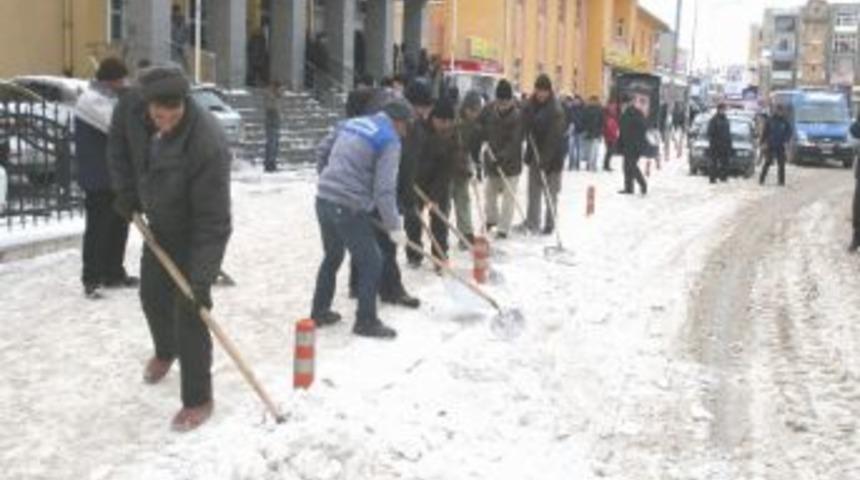 Yozgat Belediyesi Kar Temizleme &Ccedil;alışmasına Başladı