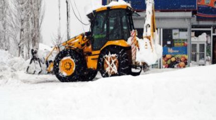 Hakkari-Van Karayolu, &Ccedil;ığ D&uuml;şmesi Nedeniyle Ulaşıma Kapandı