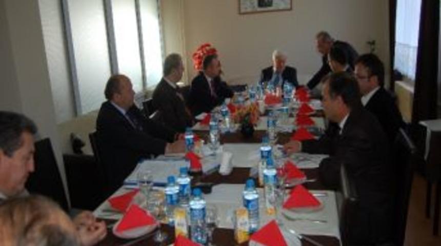 &Ouml;ğretmen Evi M&uuml;d&uuml;rleri Lapseki'de Toplandı