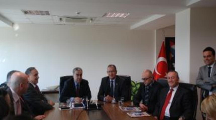 T&uuml;rkiye Gazeteciler Federasyonu Başkanı Atilla Sertel, Ak Parti'yi Ziyaret Etti