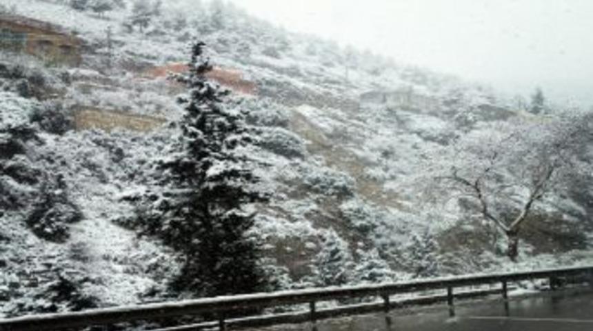 Kısa S&uuml;reli Yağan Kar, Hataylıların Y&uuml;z&uuml;n&uuml; G&uuml;ld&uuml;rd&uuml;