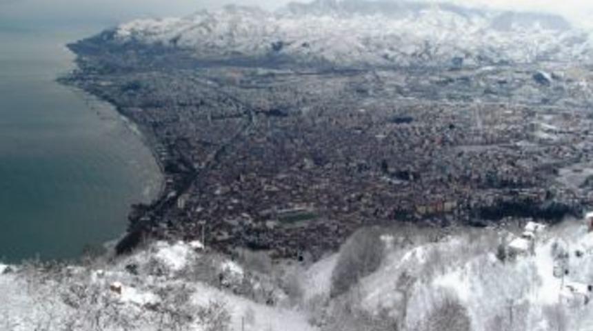 Beyaza B&uuml;r&uuml;nen Ordu'yu Seyretmek I&ccedil;in Boztepe'ye Akın Ettiler