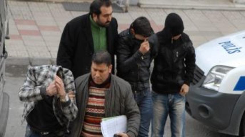 Polis Hırsızları Ayakkabı İzinden Yakaladı