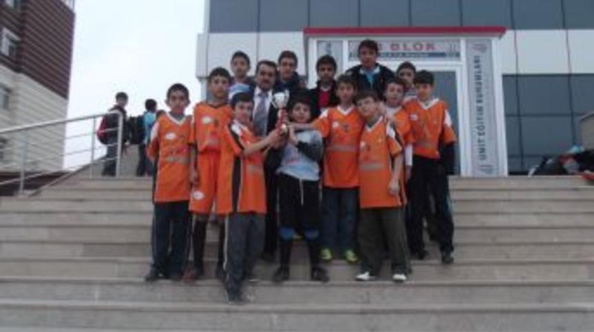 Merzifon Ahi Koleji Salonları Salladı.