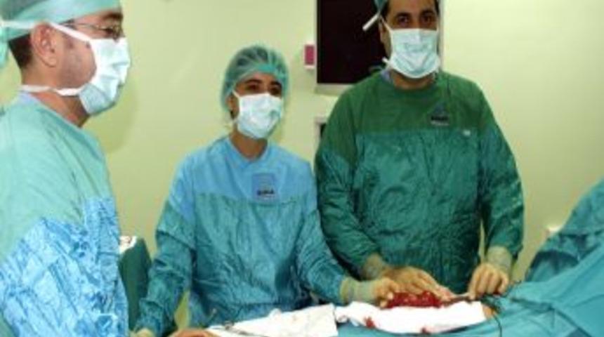 Yemek Sonrası Yuttuğu K&uuml;rdan Bağırsaklarını Deldi