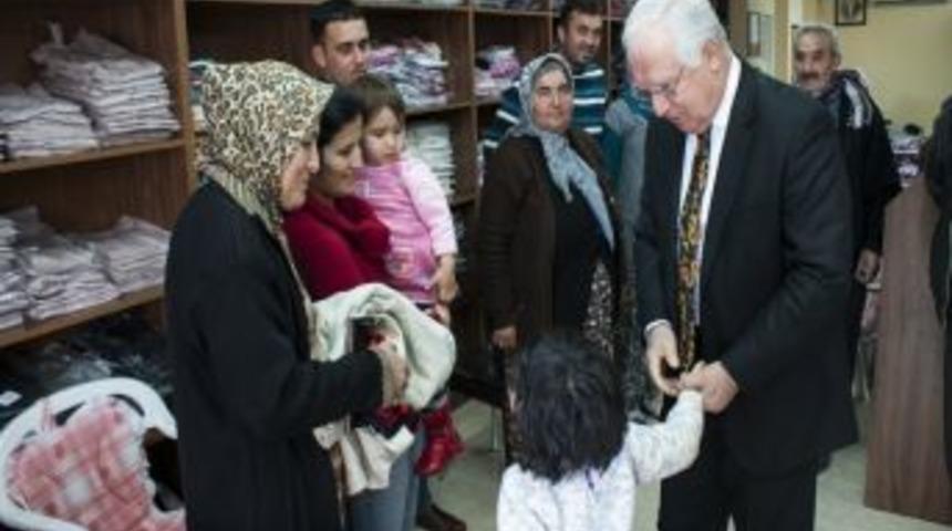 Mezitli Belediyesi Dayanışma Evi&rsquo;nden Vatandaşlara Destek