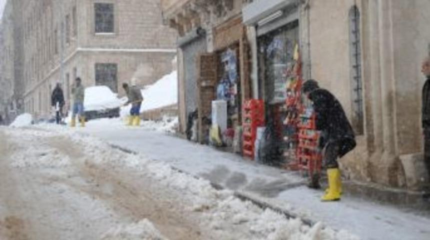 Mardin Belediyesi'nden Kar Temizleme &Ccedil;alışmaları