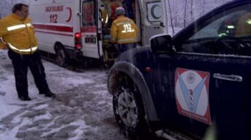 Kardan Dolayı Mahsur Kalan Hasta Ve Yaralıyı Umke Ekibi Kurtardı