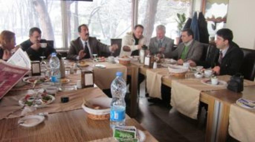 MHP'li Can: Doğru Haberlerinizle Toplumun Aynasısınız