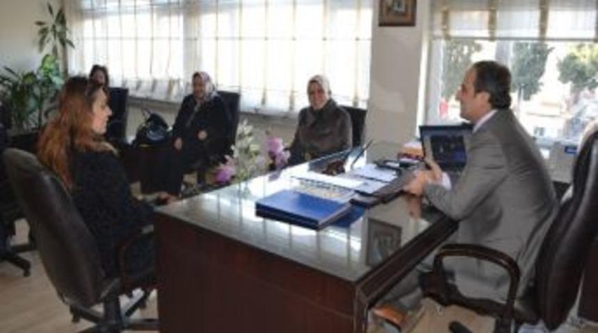 Kula Ak Parti Kadın Kolları'ndan Kaymakam Cıbır&rsquo;a Ziyaret