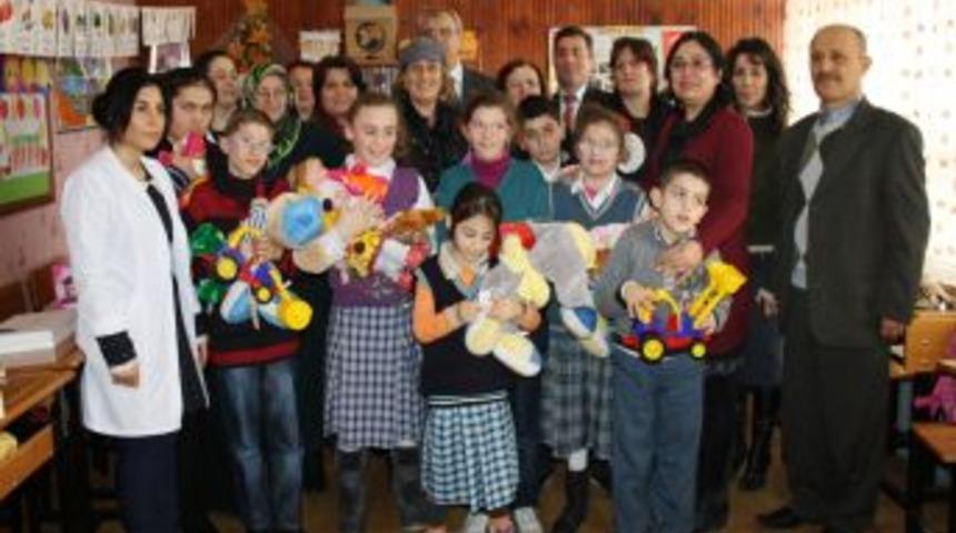 Yaşama Katkı Derneği Engelli &Ouml;ğrencileri Sevindirdi