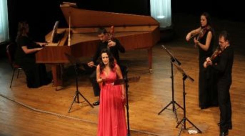 Operanın İkizleri Büyüledi