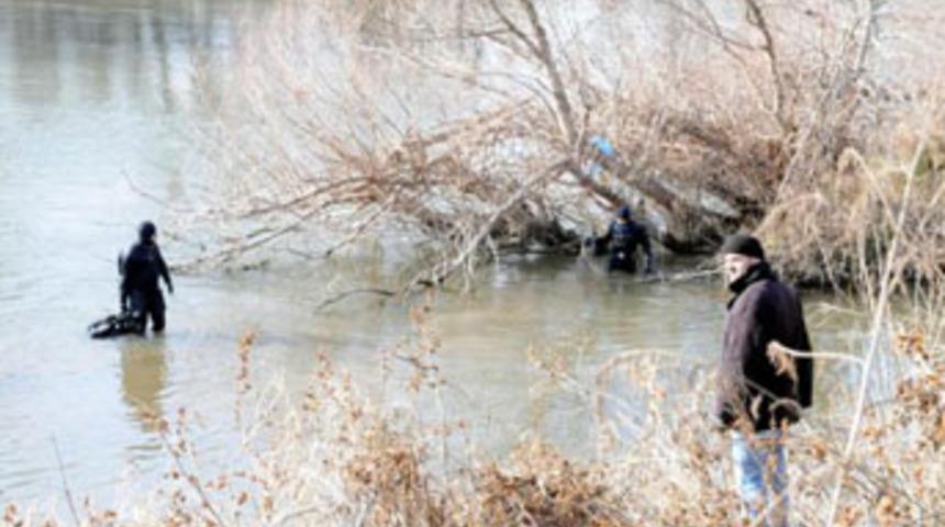 Gen&ccedil; kızı &ouml;ld&uuml;r&uuml;p cesedini nehre attılar