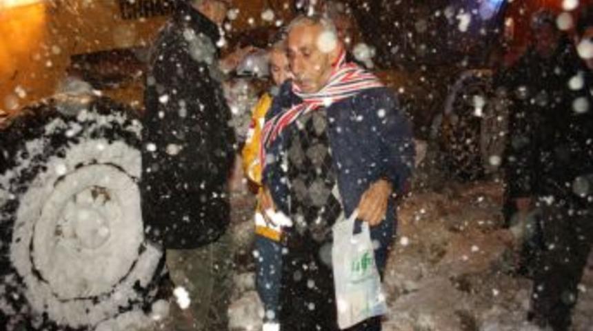 Kar Yolu Kapadı, Hasta Greyderle Taşındı