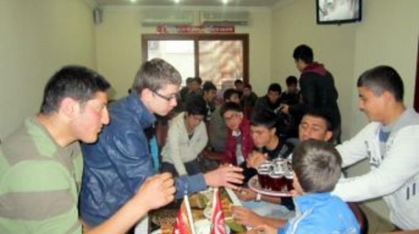 &Uuml;lk&uuml;c&uuml; Gen&ccedil;ler B&uuml;y&uuml;kşehiri Tartıştı