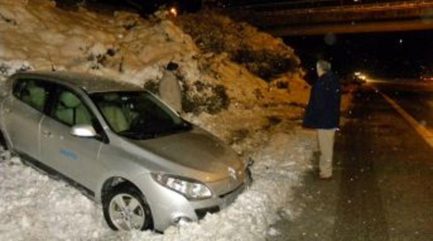 TEM'de Zincirleme Trafik Kazası: 2 Yaralı