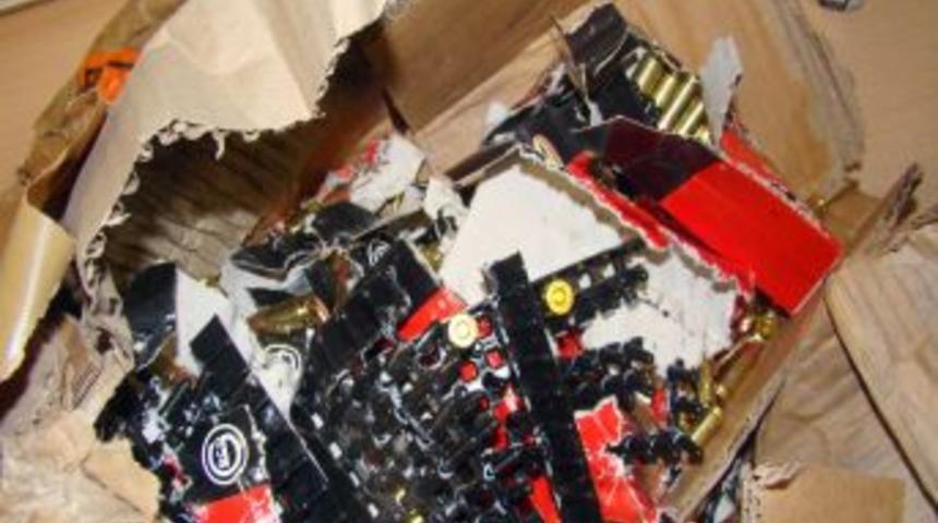 TIR'ların Arasındaki Koliden Mermi &Ccedil;ıktı