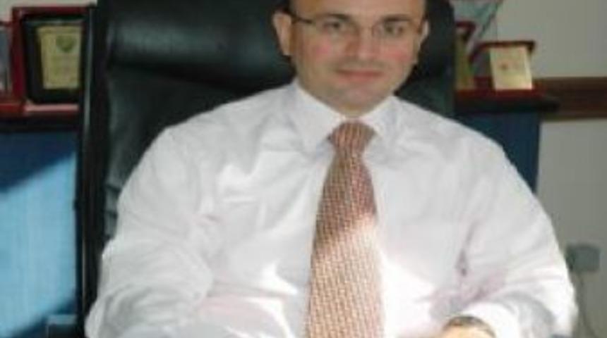 Oral`dan gazetecilere kutlama