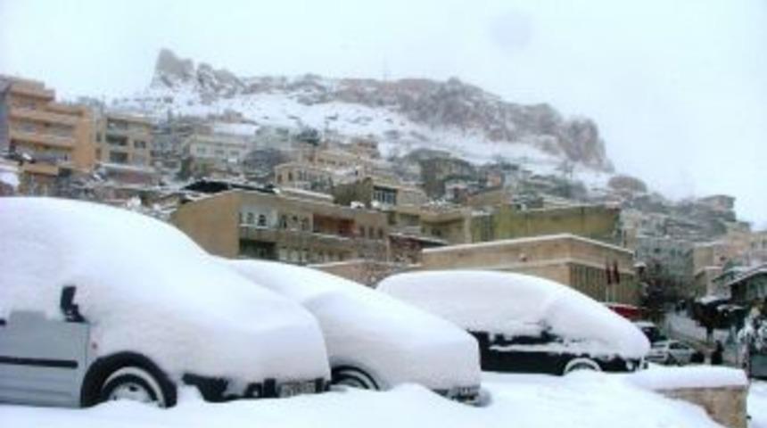 Kar, Tarihi Kent Mardin&rsquo;i Beyaza B&uuml;r&uuml;d&uuml;