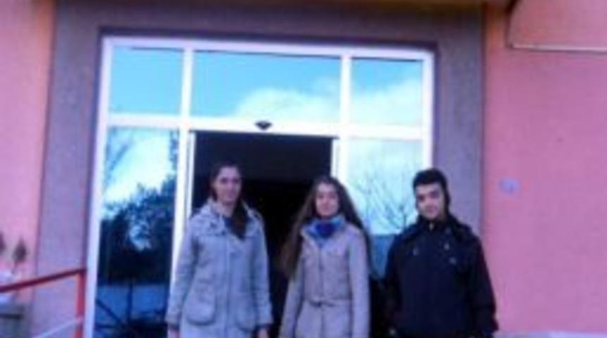 Lise &Ouml;ğrencilerinden Miniklere Oyuncak Ve Kitap