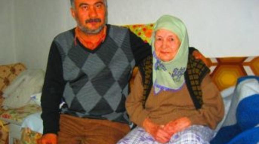 Burhaniye&rsquo;de Doktor Yaşlıların Ayağına Gitti