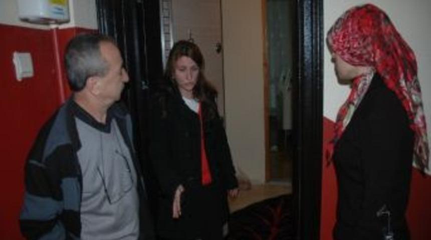 Başına Demirle Vurup Bayılttığı Kadının Bileziklerini &Ccedil;aldı