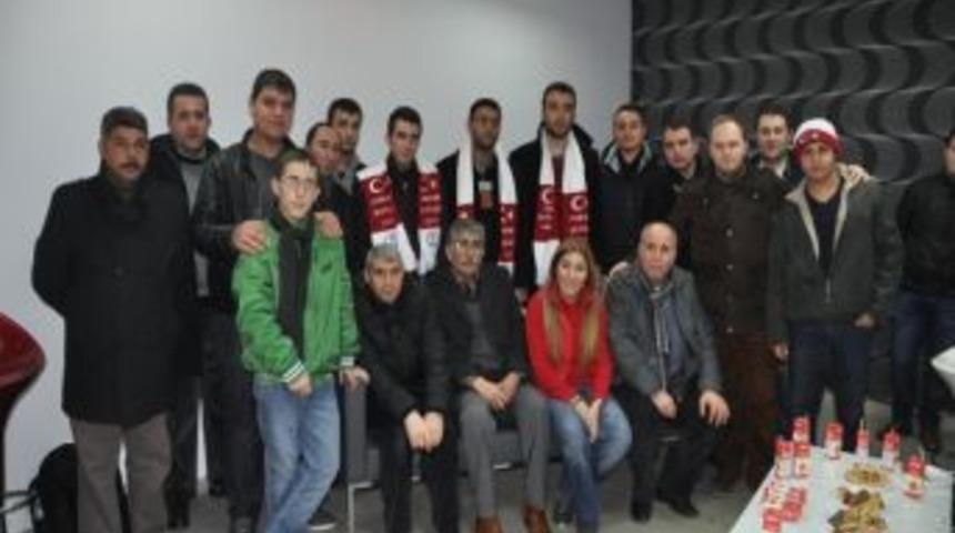 Ak Parti&rsquo;den Sarıkamış&rsquo;a Katılan Gen&ccedil;lere Ma&ccedil; Jesti