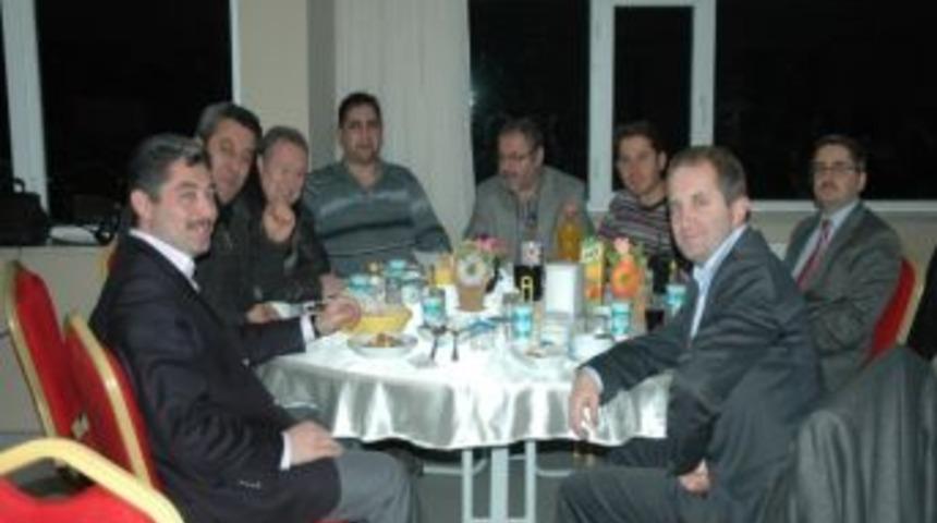 Gazeteciler Fatih Koleji&rsquo;nin Yemeğinde Biraya Geldi