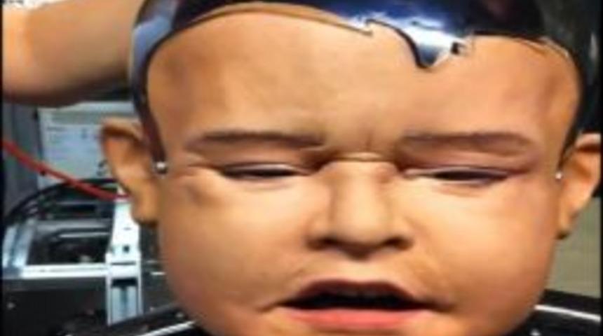 Bebek Robot &lsquo;Diego San&rsquo; Ger&ccedil;ek Bir &Ccedil;ocuktan Farksız