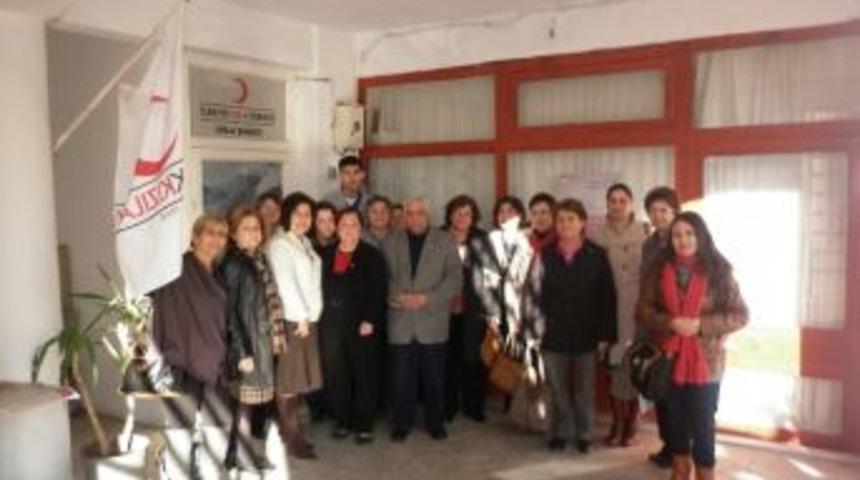 Chp Urla Kadın Kolları, T&uuml;rk Kızılayı Şubesi'ni Ziyaret Etti
