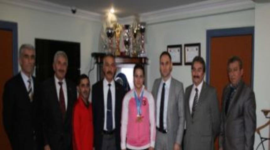 Halterde Avrupa 3.'s&uuml;ne &Ouml;d&uuml;l